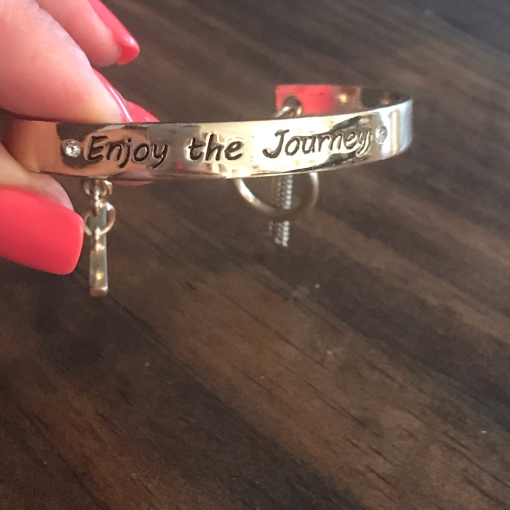 🦋BCBG Cuff BraceletGold Plated W/Sparkle Accents